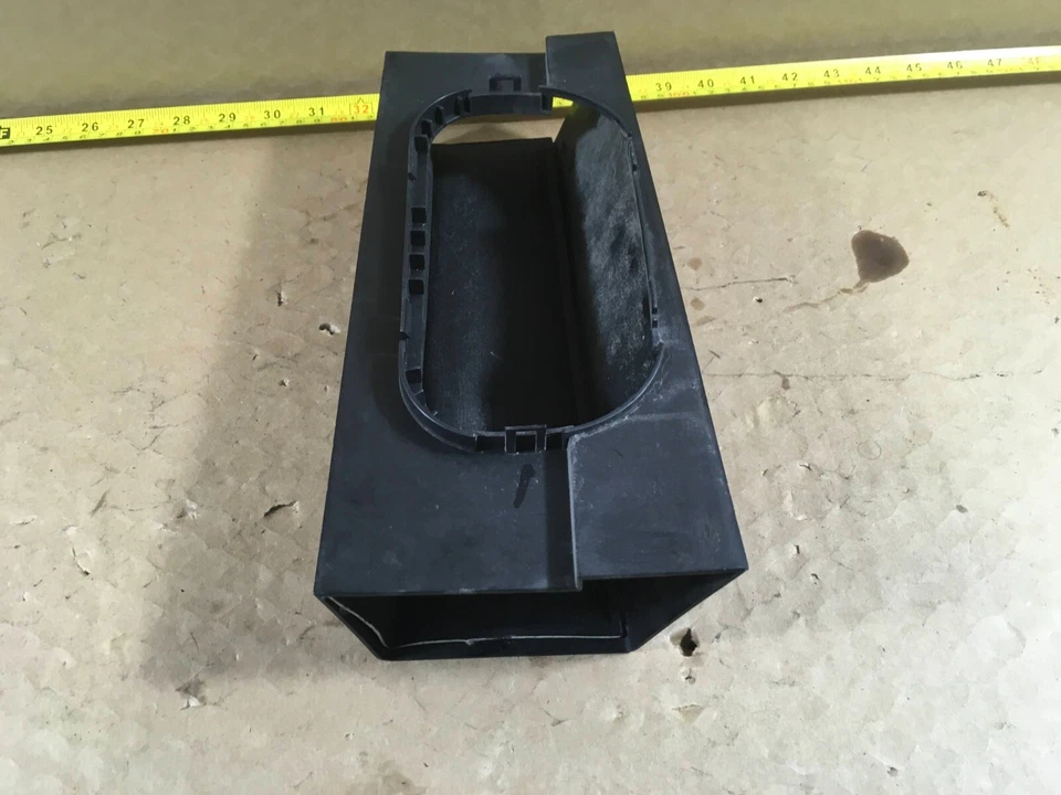 Volkswagen Beetle 2012-2018 ventilación de aire central trasera con conjunto de guía de aire OEM. Foto 4 de 4