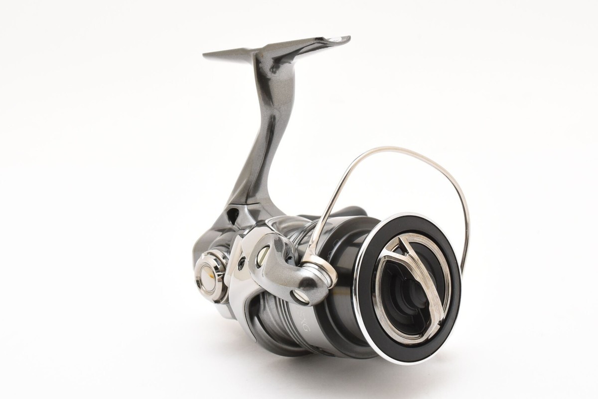 Shimano 24 TWIN POWER C2500SXG Spinning Reel Near Mint From JAPAN
