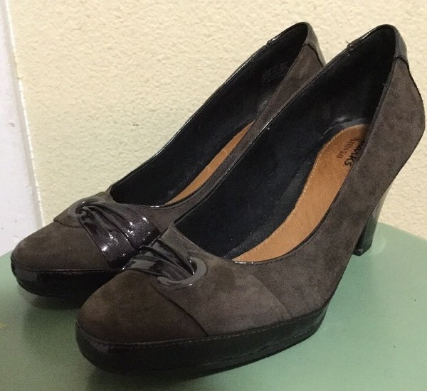 clarks artisan pumps