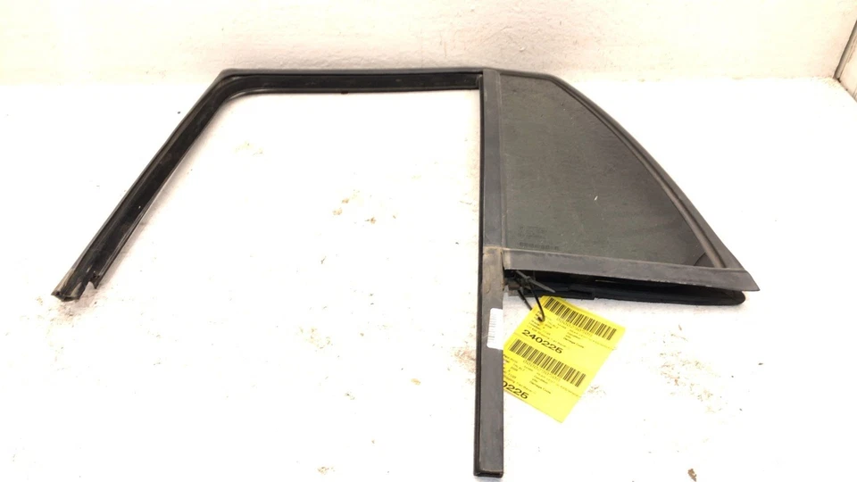 2002-2009 Trail Blazer Driver Janela de Ventilação Traseira Esquerda Porta Traseira Vidro com Moldura - Imagem 3 de 4