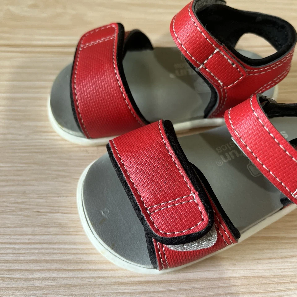 Sandalias Logan básicas See Kai Run rojas talla 4 para niños pequeños Foto 2 de 3