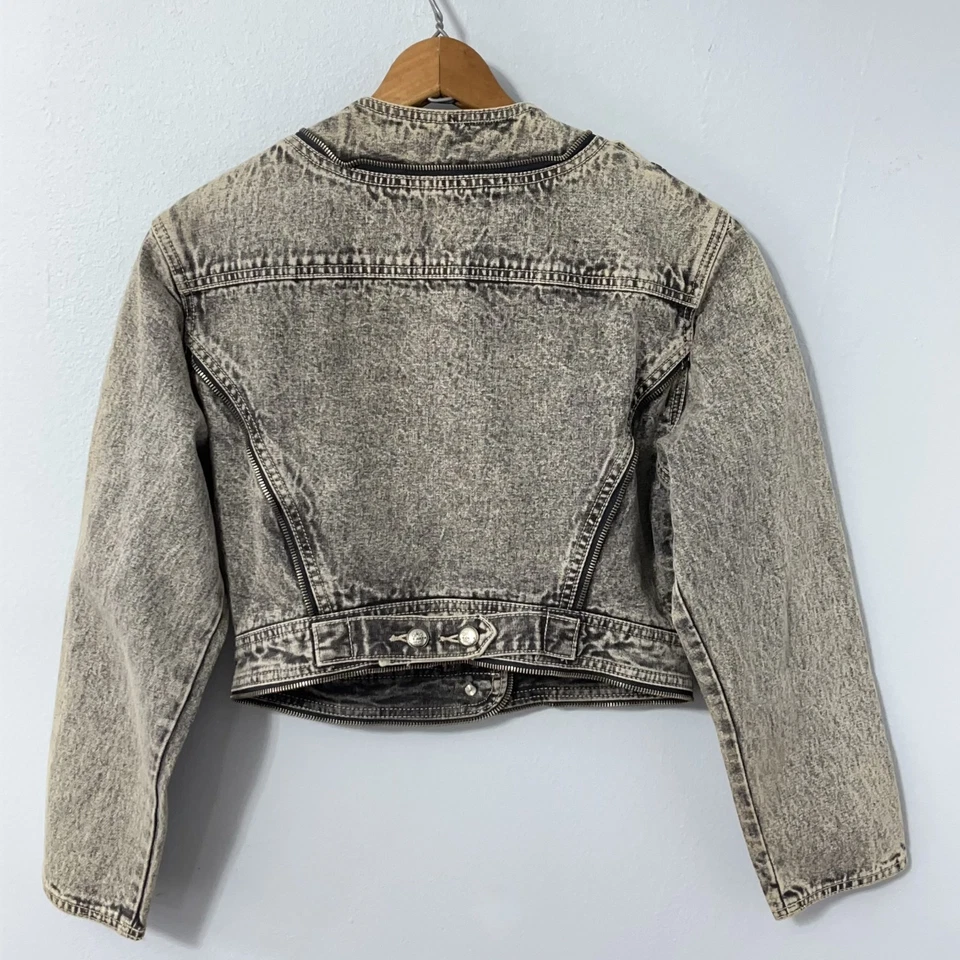 Chaqueta de mezclilla de colección años 80 LA Gear negra lavada con ácido recortada para mujer con cremallera mediana Foto 2 de 4