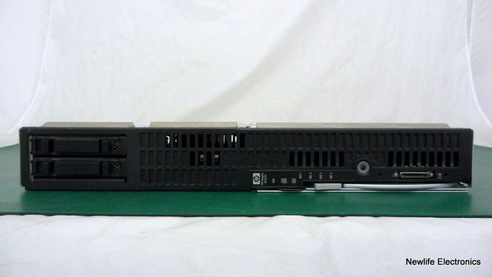 HP AD217B#006 Integrity BL860C Server Blade (1 x 1.66GHz CPU/No RAM/no Drives) - Image 2 of 4