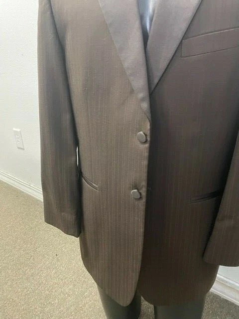 Chaqueta de esmoquin marrón a rayas Foto 3 de 4