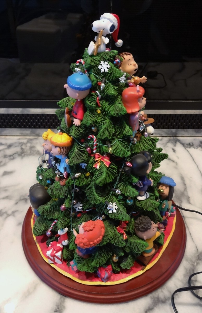 Lighted DANBURY MINT PEANUTS CHRISTMAS TREE Snoopy Charlie