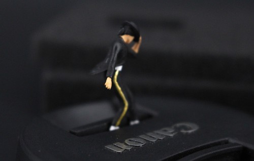 Miniature TOY 1/64 cosplay king dancer figure diorama for 1:64 car - Picture 3 of 4