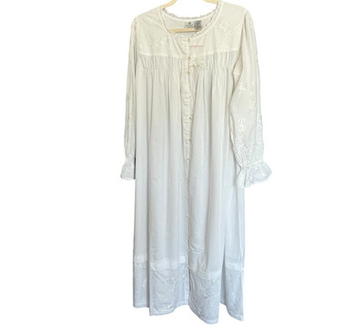 Smithsonian Institution Nightgown Sz L White Victorian Embroidered Buttons NWT