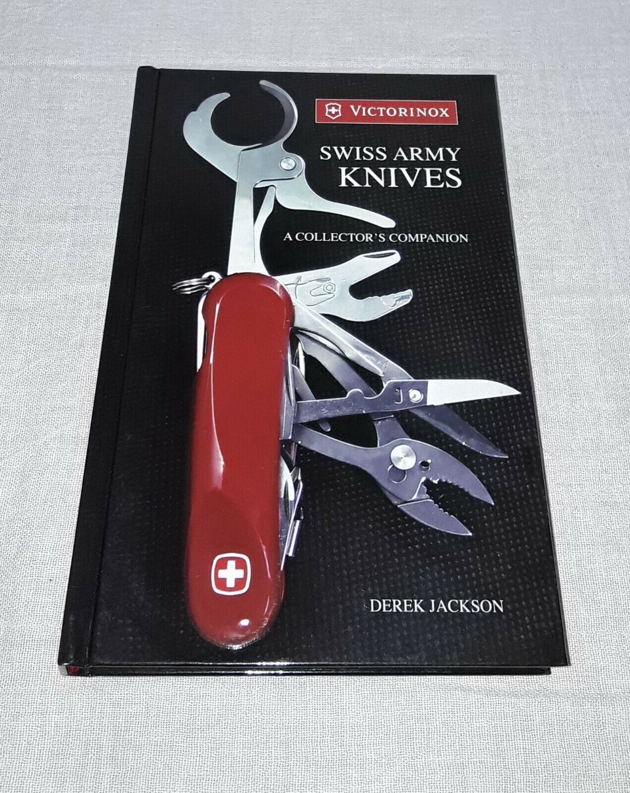 VICTORINOX SWISS ARMY KNIFES A COLLECTOR'S COMPANION BY DEREK JACKSON NEW