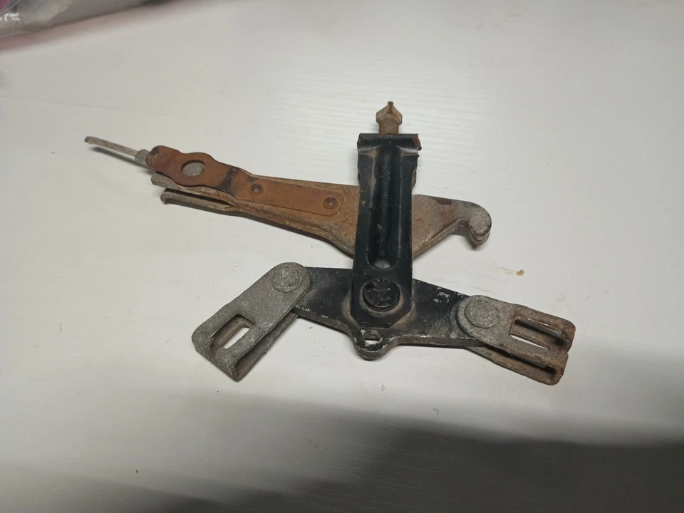 Mercedes-Benz R107 380SL 450SLC 560SL Parking Brake Cable Mount # - Image 2 of 2