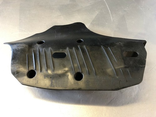 BMW 1er F20 116d ed Hinterachse Abdeckung hinten rechts 6769138