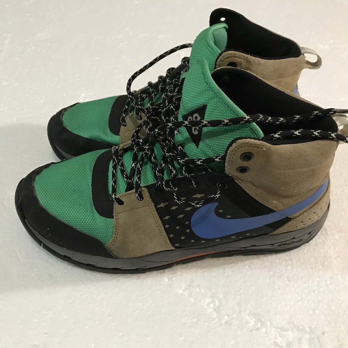 nike acg air alder mid