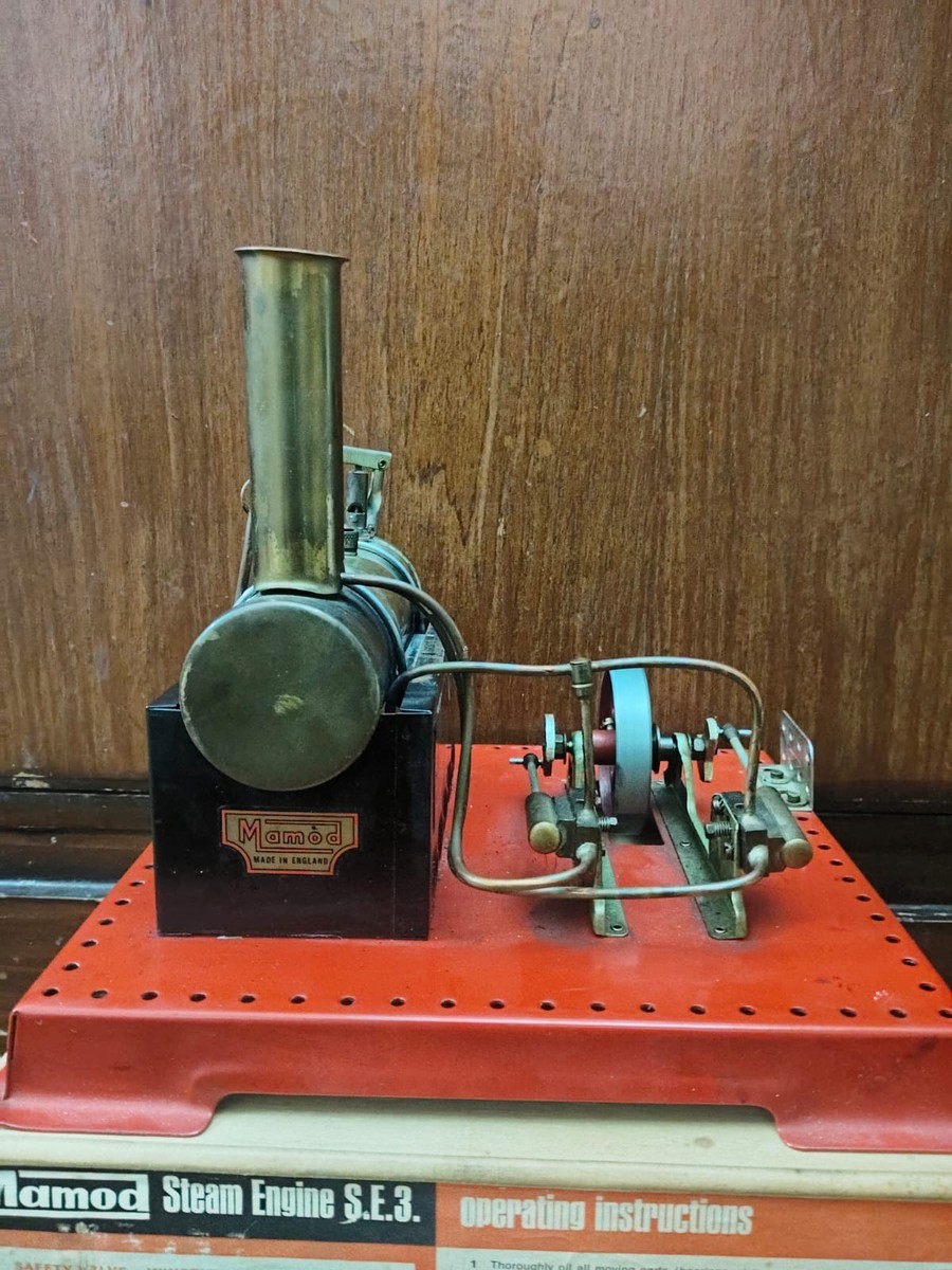 Vintage Mamod SE3 Twin Cylinder Steam Engine Made in England Mint