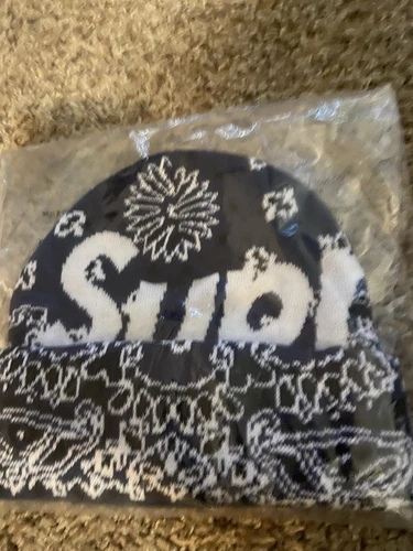 NEUF DANS SON SAC Supreme Bandana Big Logo Beanie FW24 bleu marine BOITE LOGO LIVRAISON gratuite ?