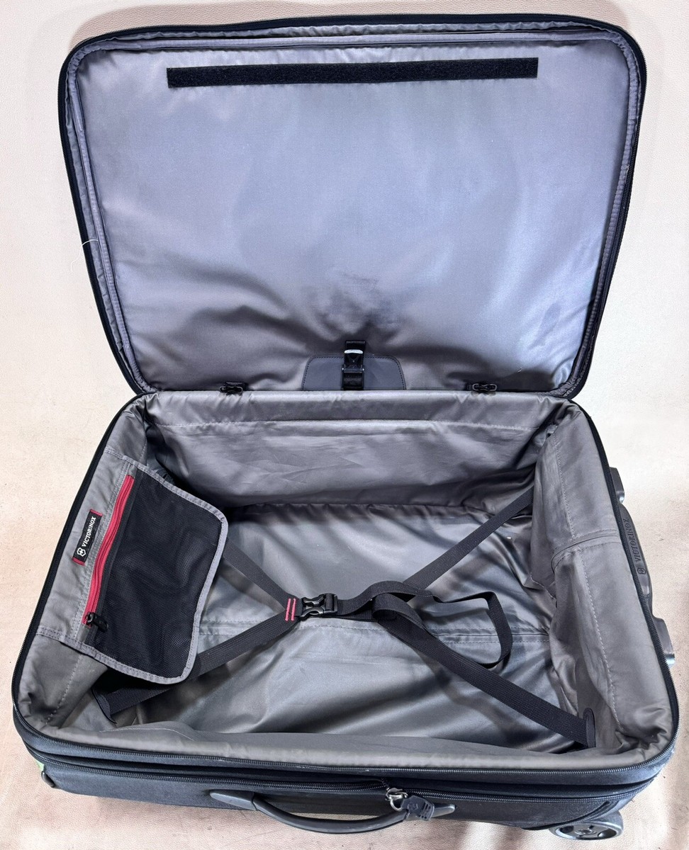 Victorinox Werks Traveler 4.0 Upright 24” Expandable Suitcase