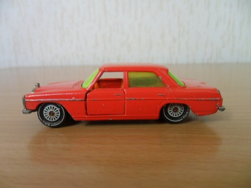 Siku: Mercedes Benz 250 V309 - Picture 3 of 6