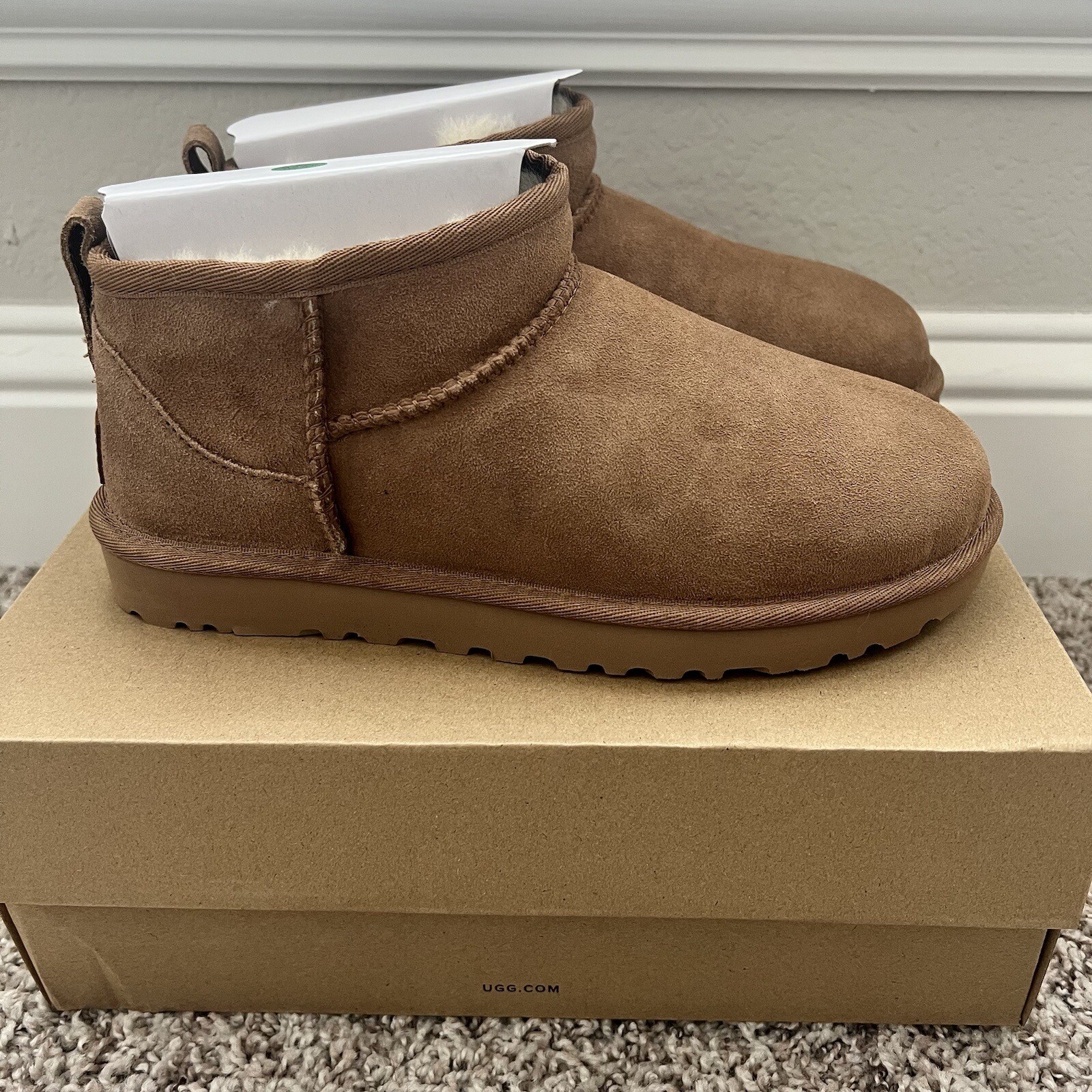 **NEW** UGG Women's Classic Ultra Mini Ankle Boot - Size 6 Chestnut image 2