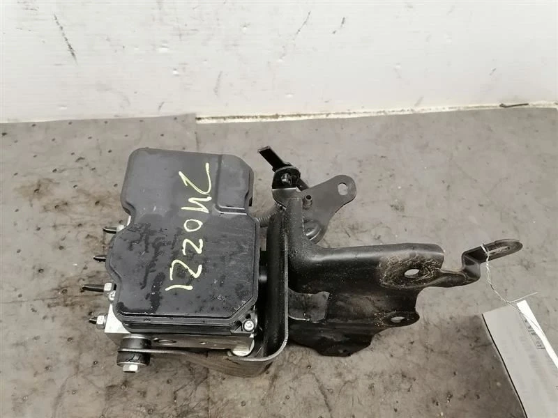 Conjunto de actuador y bomba de pieza de freno antibloqueo para 15-17 LEXUS NX200T 1391886 Foto 3 de 4