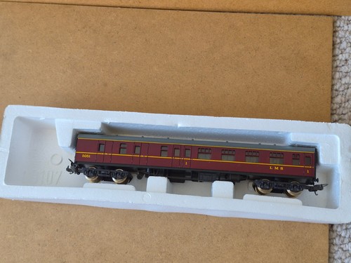 Entrenadores LIMA 9321 LMS 1er y 9146 LMS tercer freno en caja escala HO/00 en caja granate - Imagen 3 de 16