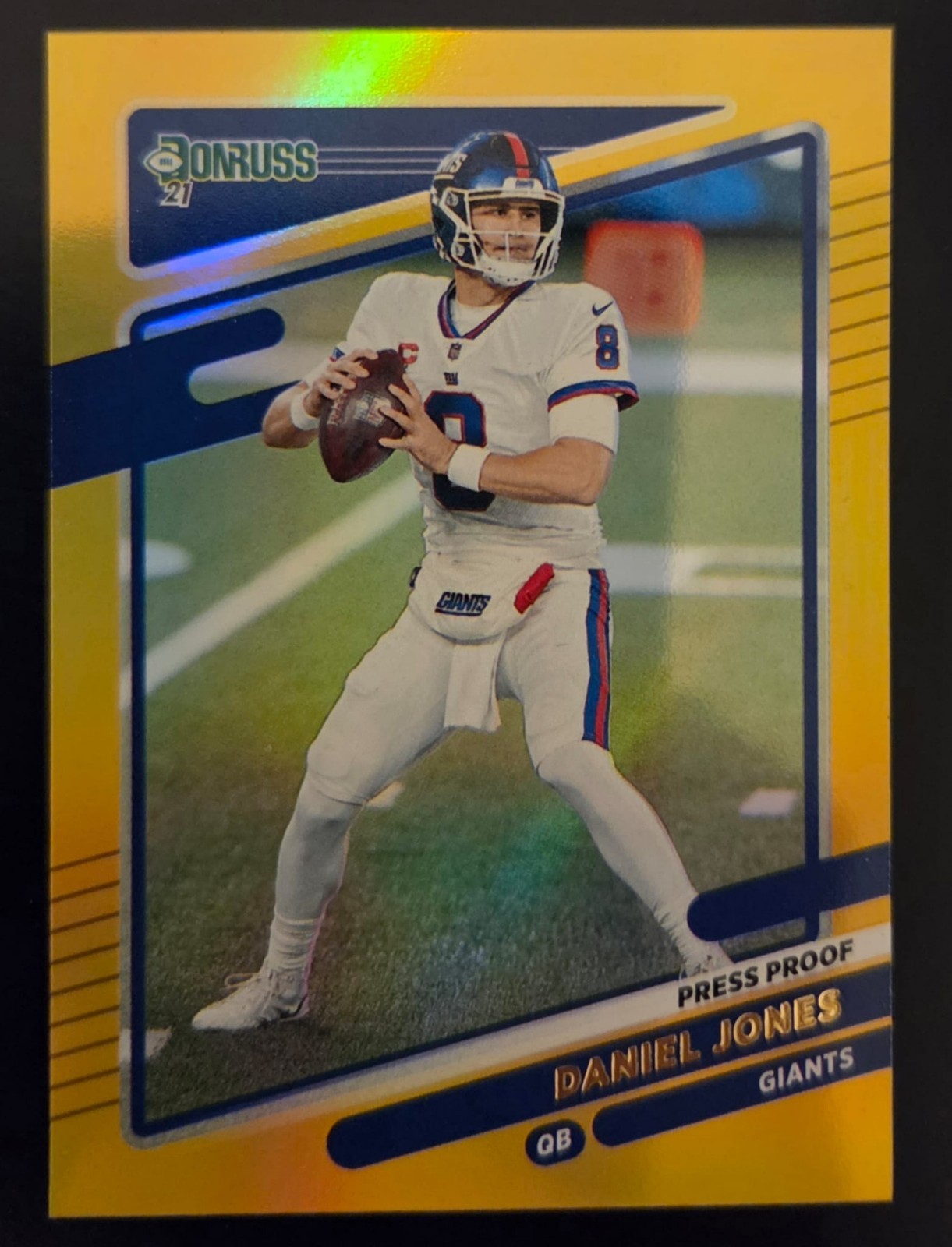 Daniel Jones RARE GOLD HOLO REFRACTOR INVESTMENT CARD SSP  GIANTS MINT
