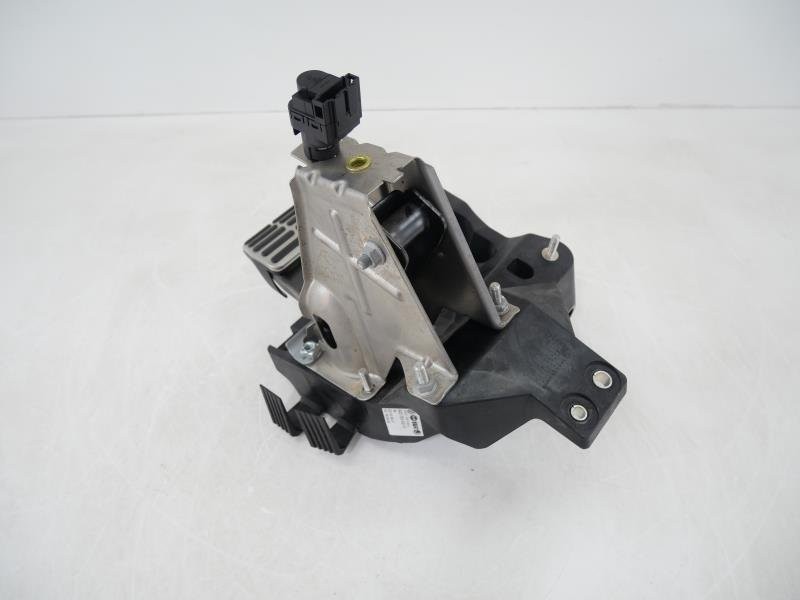 2008-2015 Audi R8 A/T Automatic Transmission Brake Pedal Box Assembly OEM