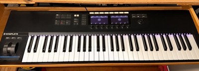 Native Instruments Komplete Kontrol S61 MK2 MIDI Keyboard Piano Workstation