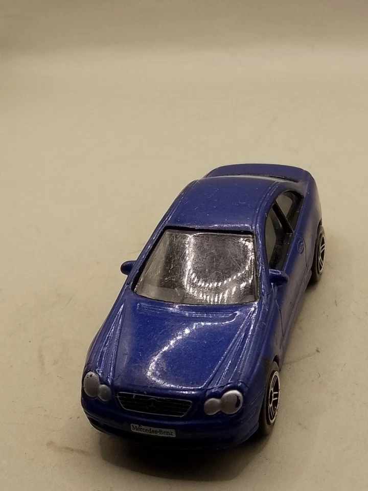 RealToy Mercedes-Benz CLK coupe 1:59 scale - Imagem 2 de 4