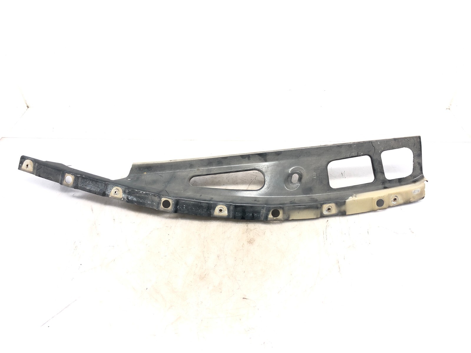 2008-2019 MASERATI GRANTURISMO S M145 RIGHT PASS FRONT FENDER MOUNT BRACKET OEM