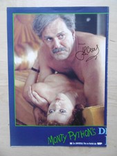 John Cleese Autogramm signed 40x60 cm Kinoaushangbild/Poster "Monty Python´s"