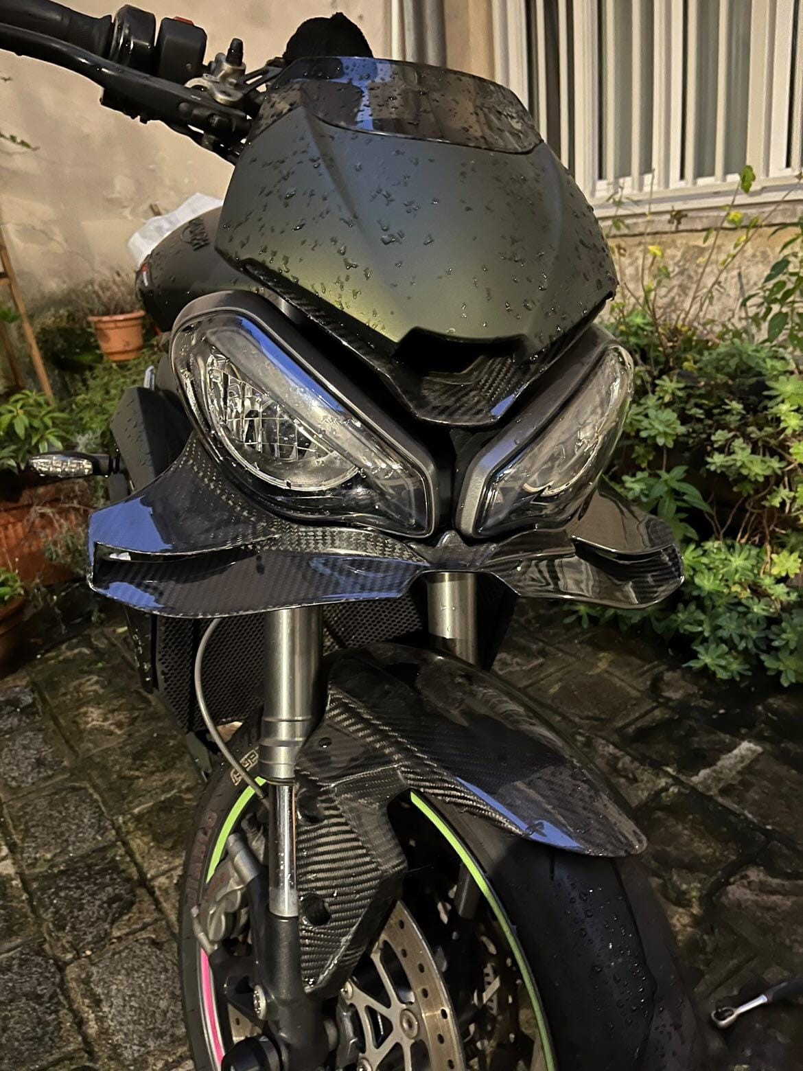 Spoiler de carénage carbone premium Triumph Street Triple 2020-2025