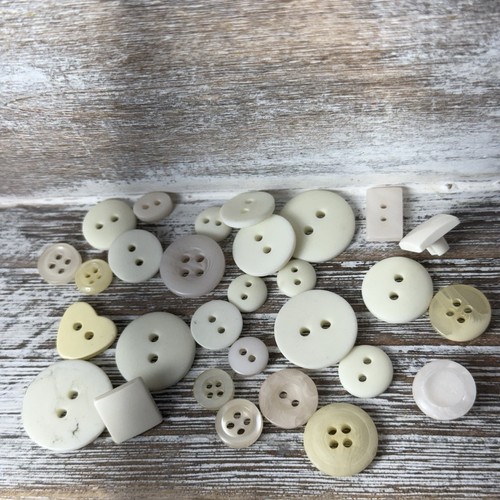 Vintage Unbranded Buttons 29 Counts Mixed Lot, Sizes For Crafting & Sewing CREAM - Picture 1 of 9