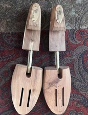 Allen Edmonds Solid Wooden Men's Shoe Tree Horn Pair. Large 12” Spring In To 10”