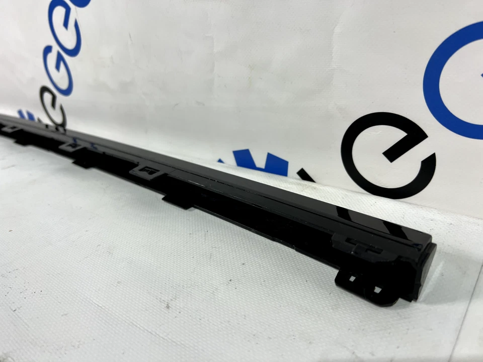 🔵 TIRA DE PARACHOQUES TRASERO IZQUIERDO BMW M4 2021 FABRICANTE ORIGINAL 🔵 Foto 2 de 4