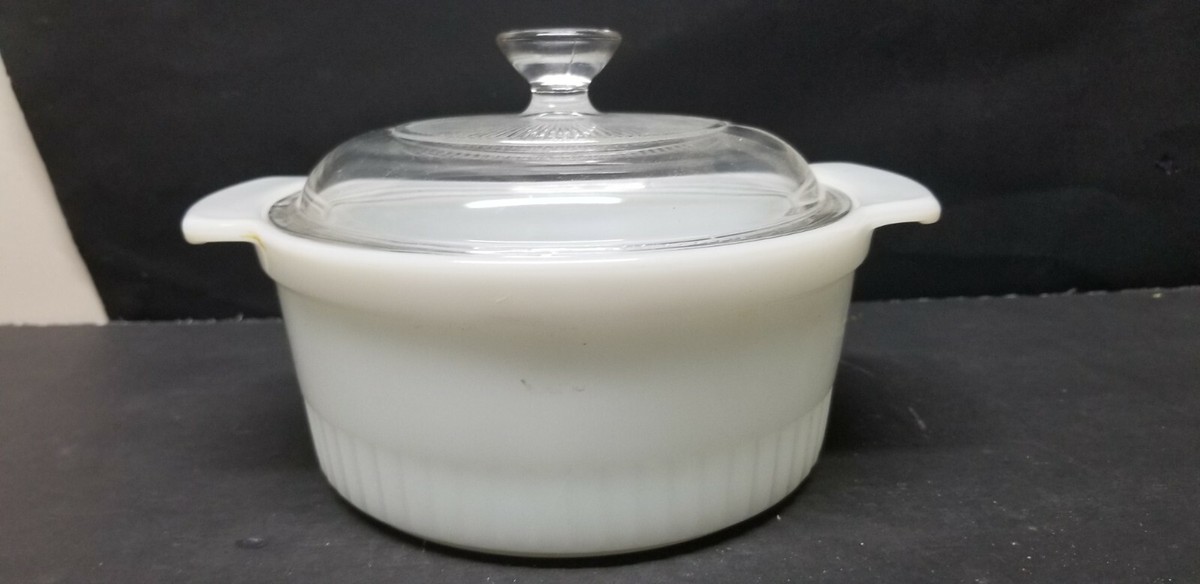 VTG ANCHOR HOCKING FIRE KING OVEN 1 QT WHITE RIBBED COVERED