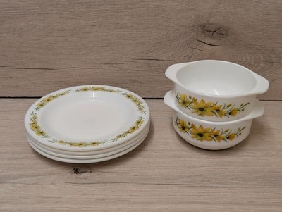 Vintage JAJ Pyrex Sonnenblume Gänseblümchen Teller und Henkelschalen Set Milchglas 70er
