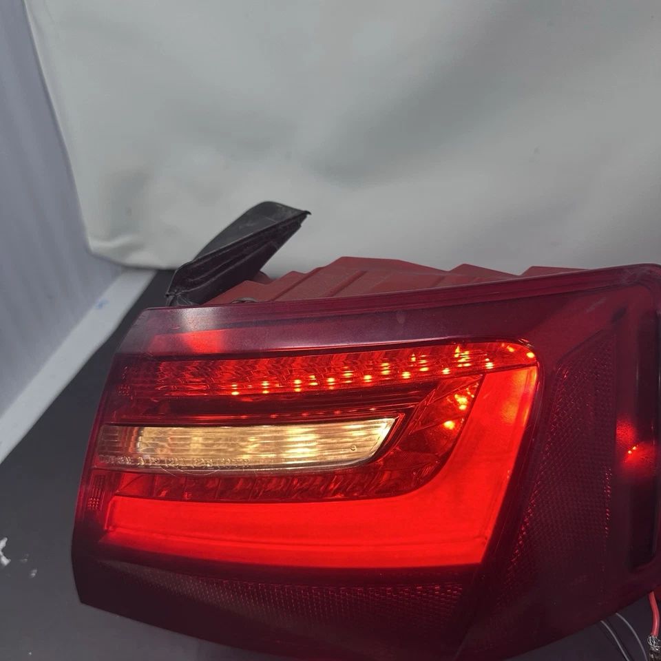 12-15 Audi A6 Quattro Conjunto de luces traseras exteriores laterales del pasajero trasero derecho OEM Foto 2 de 4