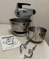 Sunbeam Deluxe Mixmaster 12-Speed Mixer with Bowls and 2setsBeaters 1991 Vintage