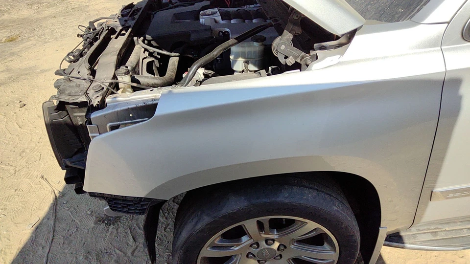 15 ESCALADE ESV Fender Left (NO SHIPPING) Foto 2 de 4