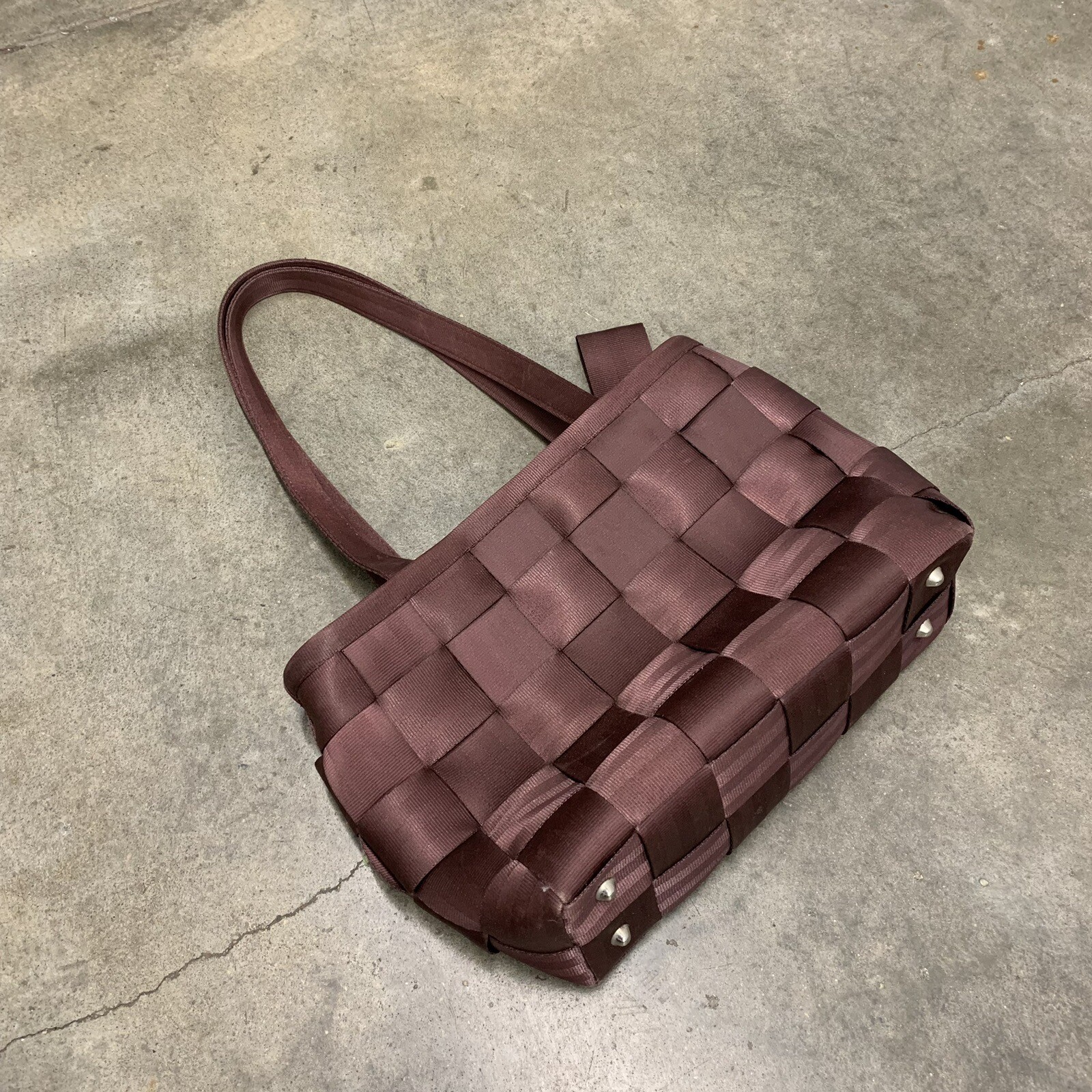Harveys Original Seatbelt Adjustable Burgundy Medium Bag With Zip Closure Womens