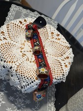 CAMPANA MUCCA VINTAGE SVIZZERA DESIGN FLOREALE OTTONE CON FRANGE COLORATE 