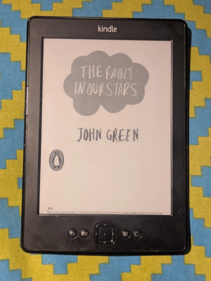 Amazon Kindle 5th Generation - D01100 eBook Reader - Wi-Fi 6" Display Black - Image 3 of 4