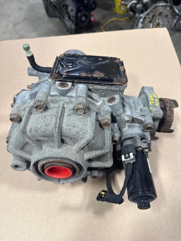 2015-2017 Chrysler 200 Rear Axle Differential Carrier Assembly AWD OEM - Image 4 of 4