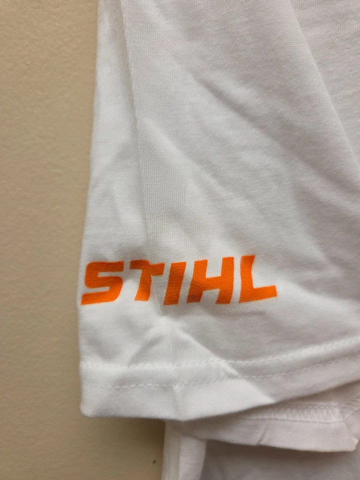 Camiseta Oficial STIHL Trusted Gráfico Blanca - Tallas M, L, XL, 2X, 3X y 4X Foto 4 de 4