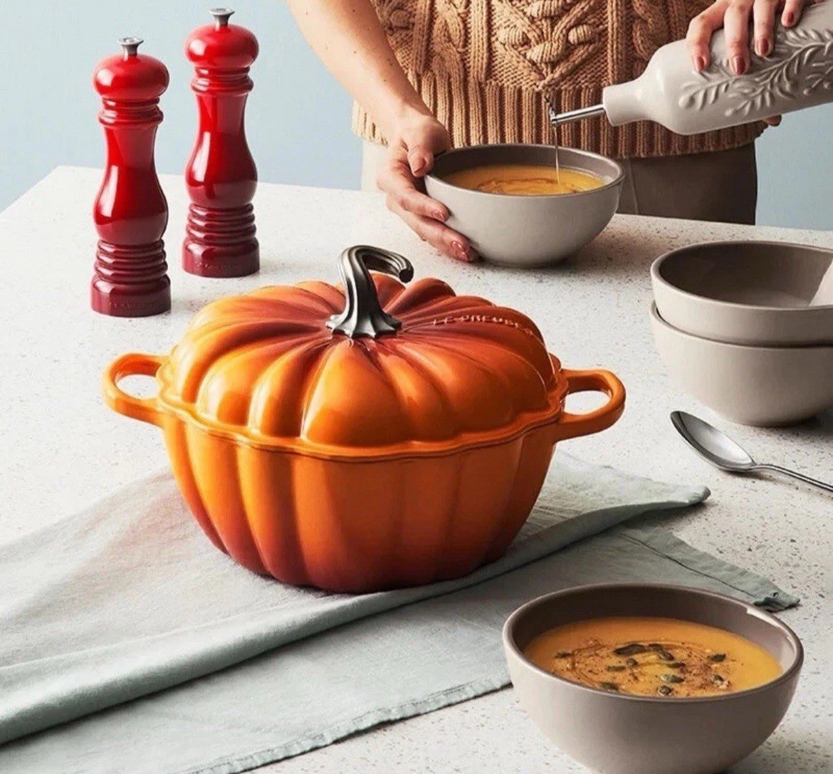 New Le Creuset Enameled Cast Iron Pumpkin Cocotte 4 Qt. Persimmon
