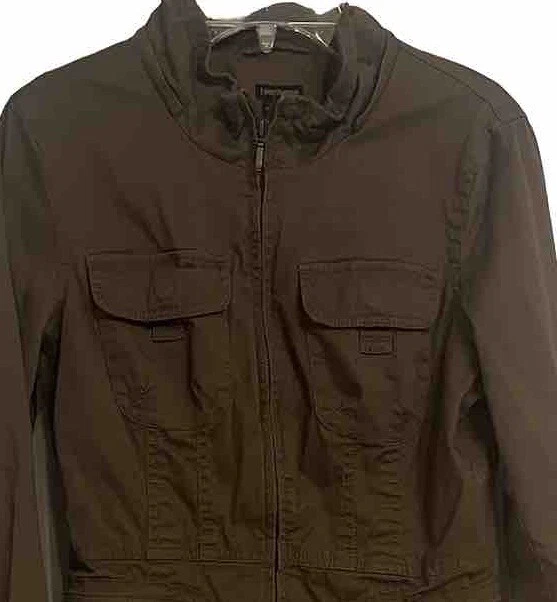 Chaqueta Twenty One para mujer marrón con cremallera estilo militar talla pequeña Foto 2 de 4