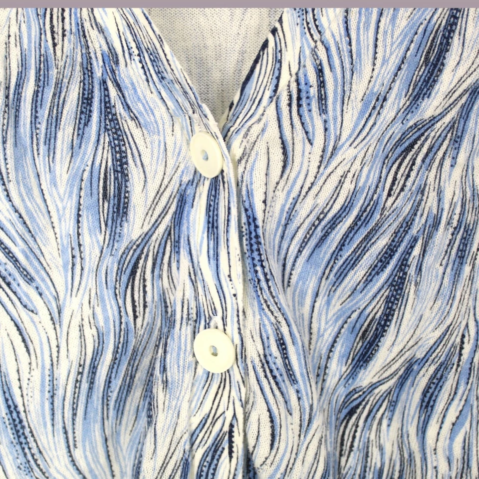 Cárdigan Guinevere Manga Larga Azul y Blanco Fino Abotonado Tejido Mediano Foto 3 de 4