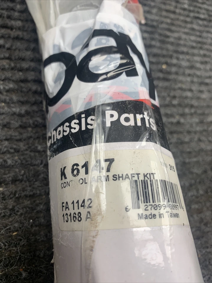 Kit de eje de brazo de control de suspensión delantero inferior XRF K6147 NUEVO DE STOCK fuera de caja Foto 3 de 4