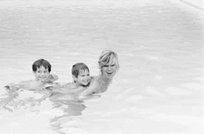 Christine Dassin At Home Her Two Sons Jonathan And Julien In Fran 1980s Photo 26