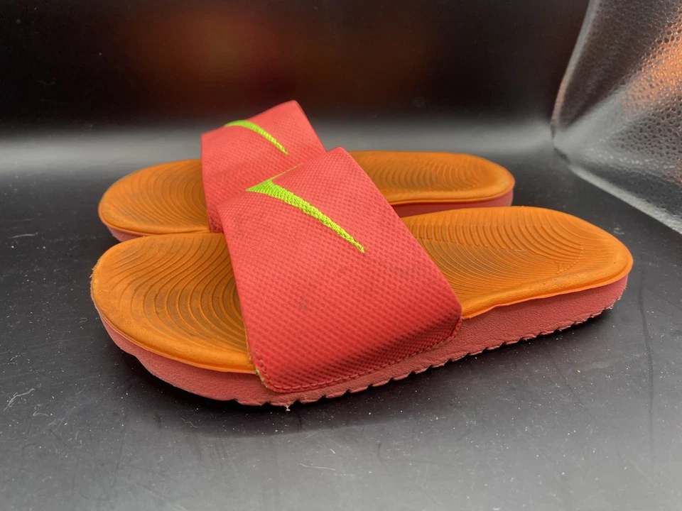 Nike Kawa Slide Hot Punch para niños talla 11 C Foto 3 de 4