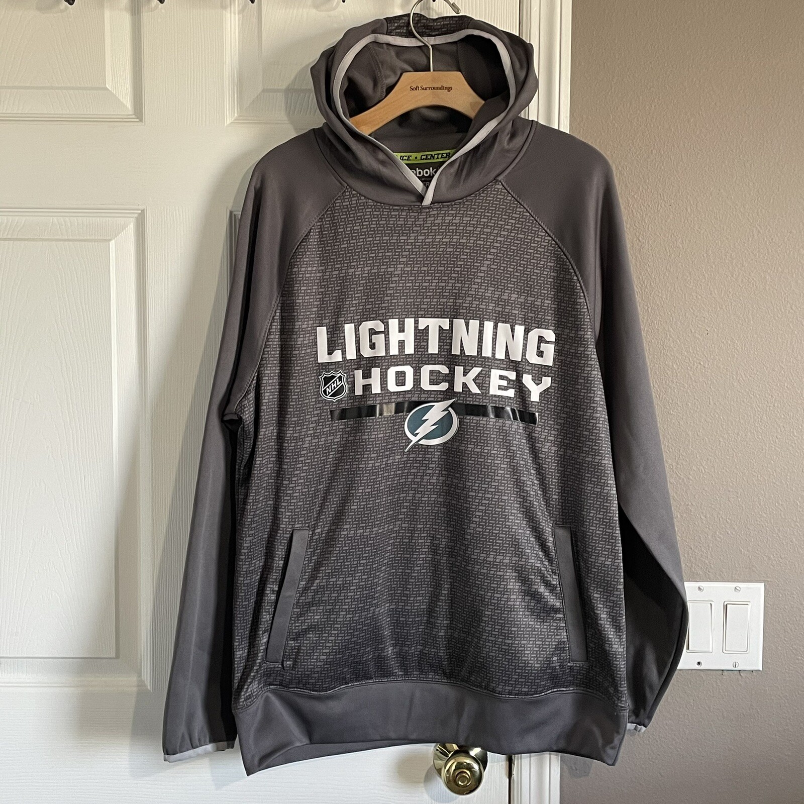 TAMPA BAY LIGHTNING HOODIE MEN’S MEDIUM GRAY REEBOK CENTER ICE COLLECTION NHL