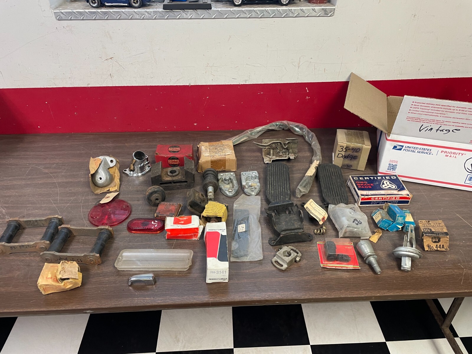 LOT OF VINTAGE 1950'S  1960'S 1970'S FORD CHEVY MOPAR CAR RAT ROD PARTS #3  924